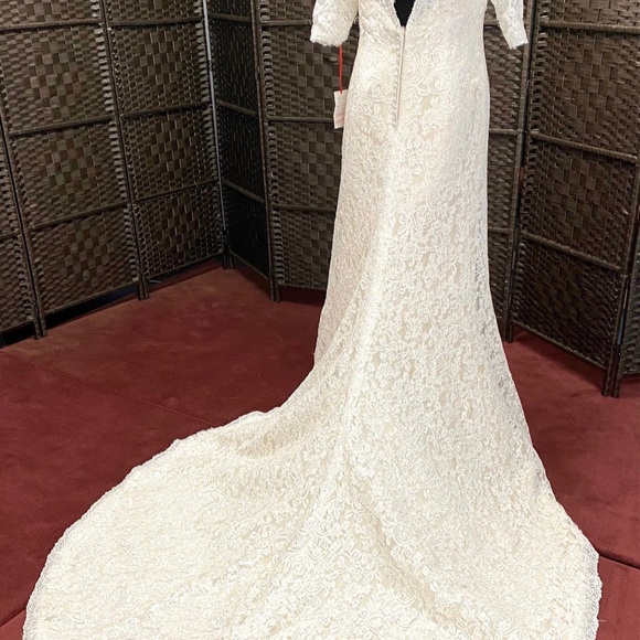 Sottero and Midgley Designer Wedding Dress On Sale In A Size 12 - Picture 2 of 4